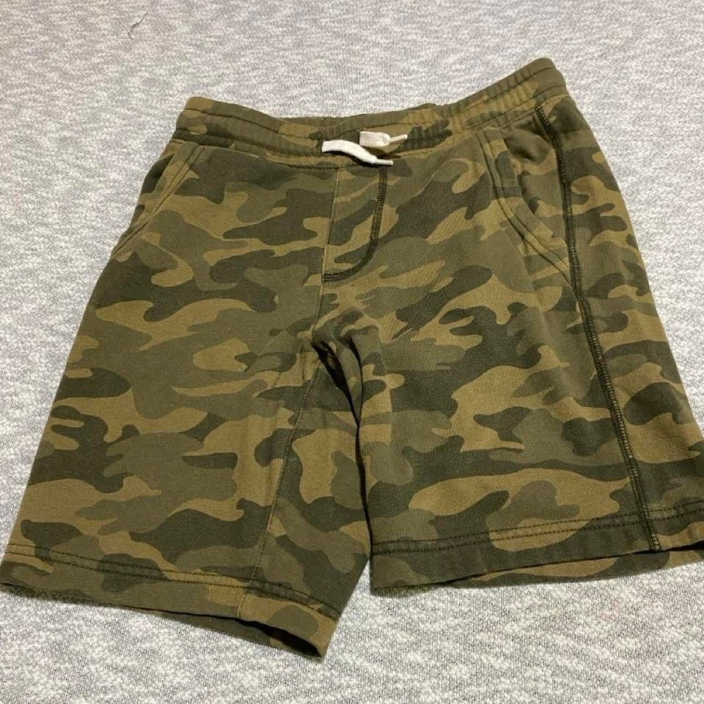 Old Navy Green camo shorts with drawstring waist kids size L(10-12). SKU-B848